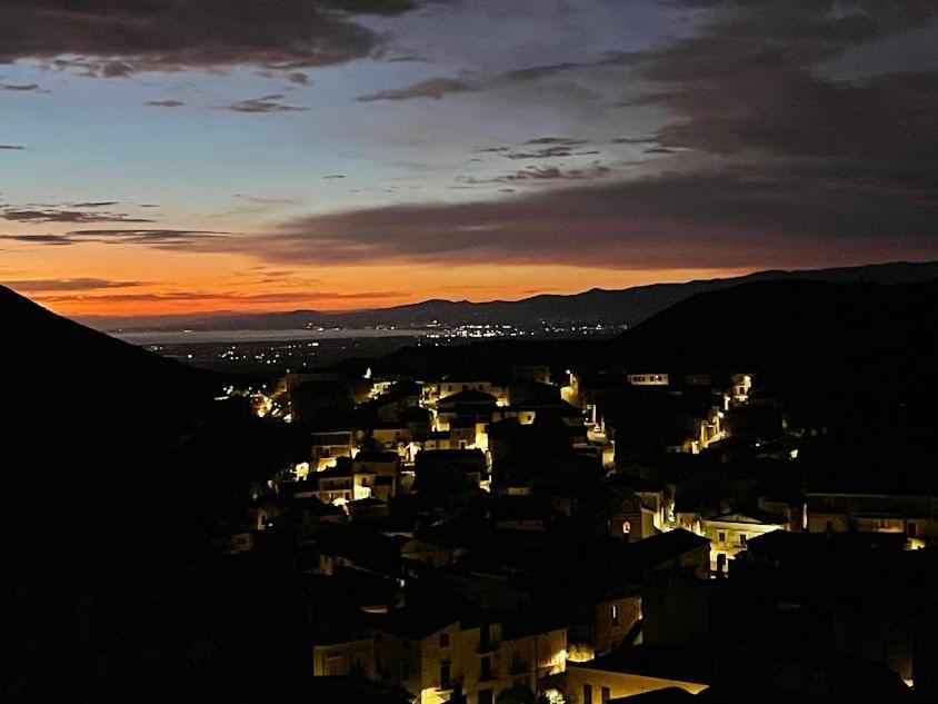 B&B Dhafna Civita Esterno foto