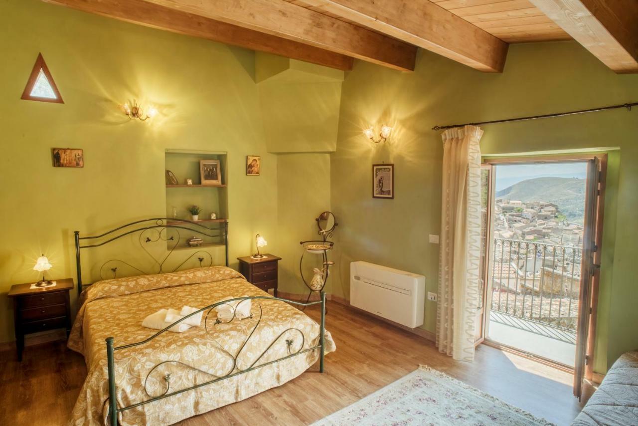 B&B Dhafna Civita Esterno foto